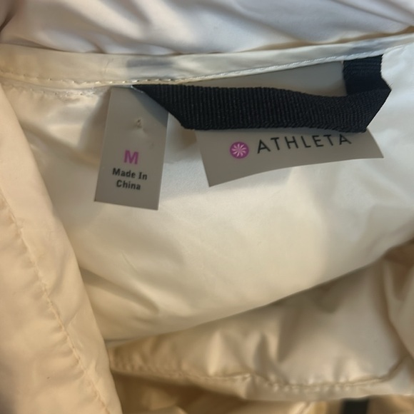Athleta So Down Asymmetrical Front Zip Puffer Vest Down Feather in Ivory Size M - Picture 7 of 7